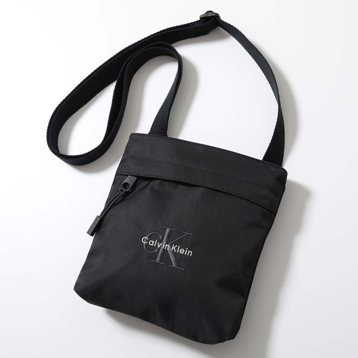 Calvin Klein（カルバン・クライン） ショルダーバッグ BOLD FLATPACK