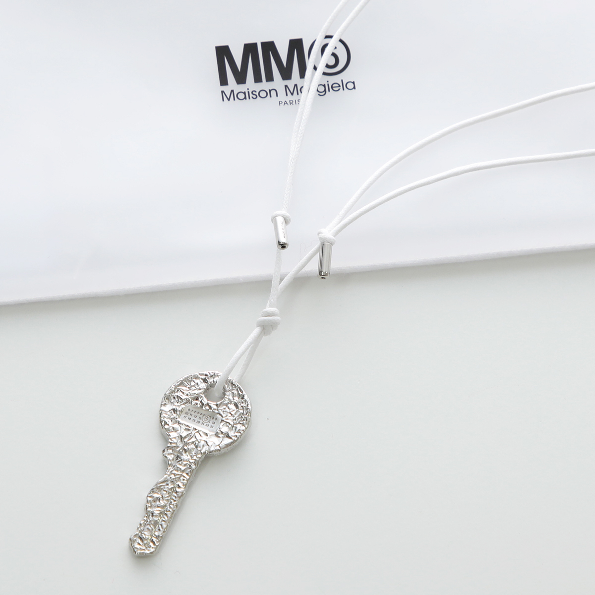 MM6 エムエムシックス メゾンマルジェラ ネックレス SM6UU0090 P6622 レディース 鍵 キーペンダント アクセサリー 956 SM6UU0090P6622956の画像