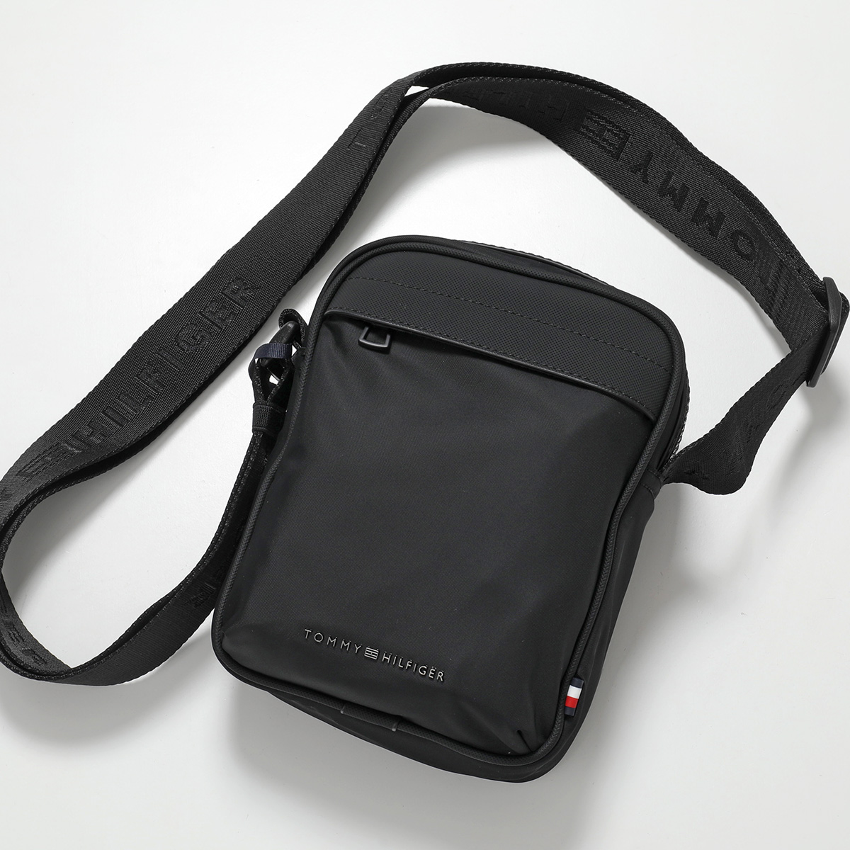 【新品】トミーヒルフィガー ミニショルダーバック ミニリポーター メタルロゴ 黒 TOMMY HILFIGER（トミー・ヒルフィガー） トミー ヒルフィガー