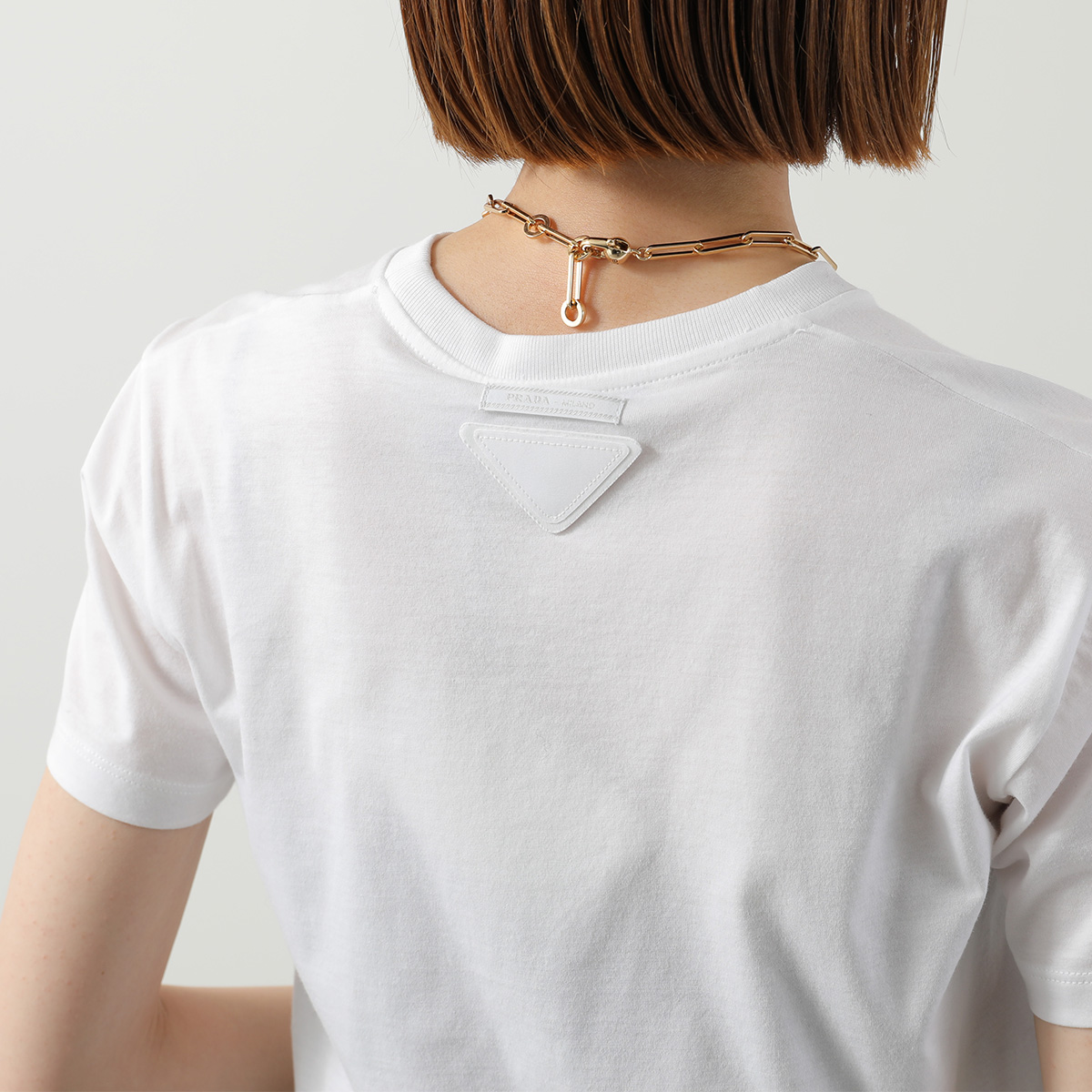 【新品未着用タグ付き】プラダ レディースS ロゴ半袖Tシャツ　白 丸首 新品未着用タグ付き】プラダ レディースS ロゴ半袖Tシャツ 白 丸首
