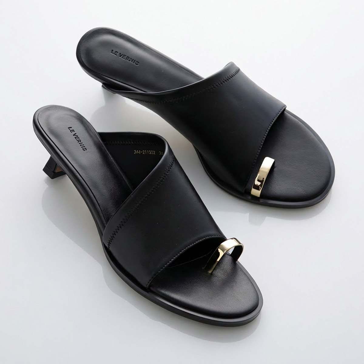 Le Vernis（ル・ベルニ） ミュール Toe ring sandals 244-211302