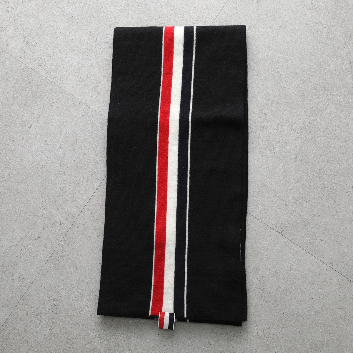 タグなし新品THOM BROWNE ポケット付きマフラー 箱付き アイルランド製 THOM BROWNE（トム ブラウン） マフラー MKS095A Y1018 メンズ