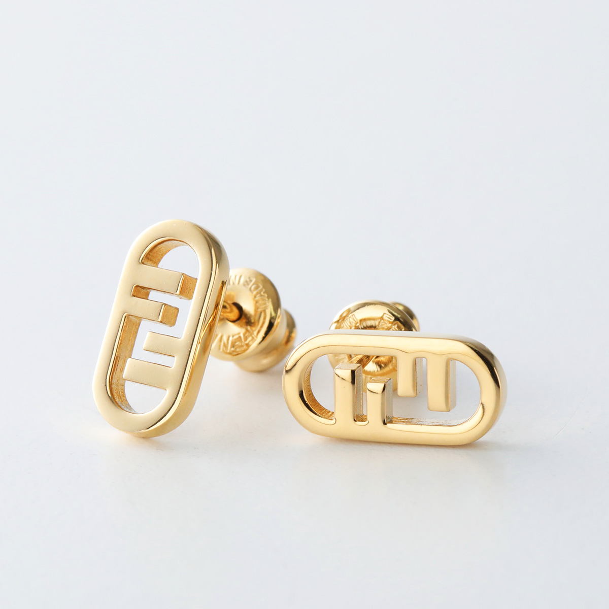 FENDI オーロックピアス(ゴールド　大きめ　美品) FENDI（フェンディ） スタッドピアス OLOCK オーロック 8AH320 B08