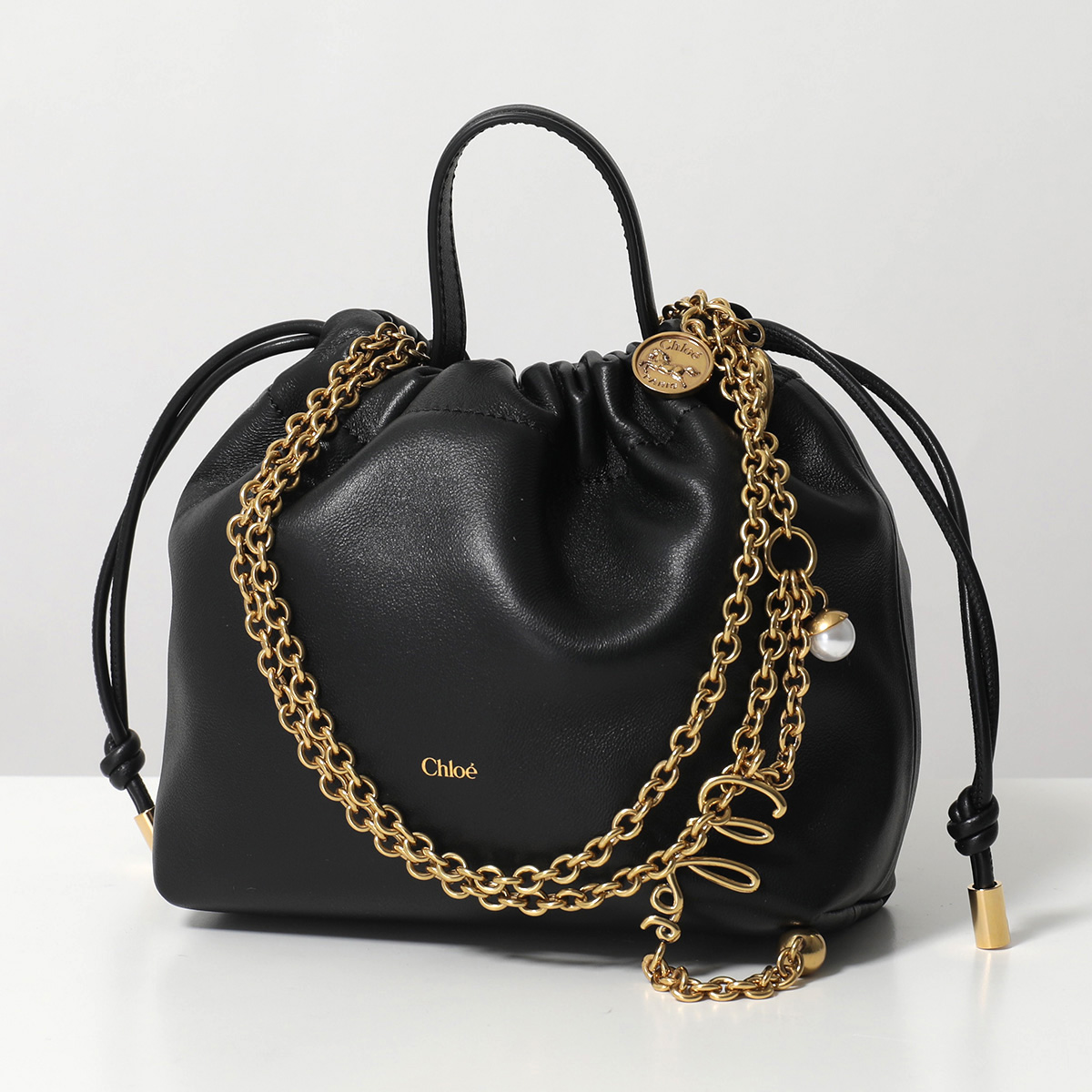 Chloe ヴァネッサ カーフレザー ショルダーバッグ 黒 ゴールド金具 チェーン付きソフトレザー製Chloé Iconsミニショルダーバッグ 黒 - Chloé