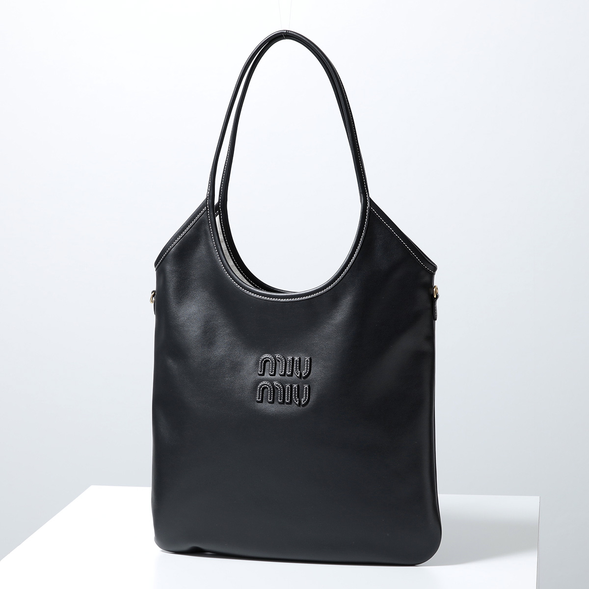 ひなた　美品 miumiu ミュウミュウ ショルダー トートバック 黒 miu miu（ミュウミュウ） Matelasse Tote Bag トートバッグ ショルダー