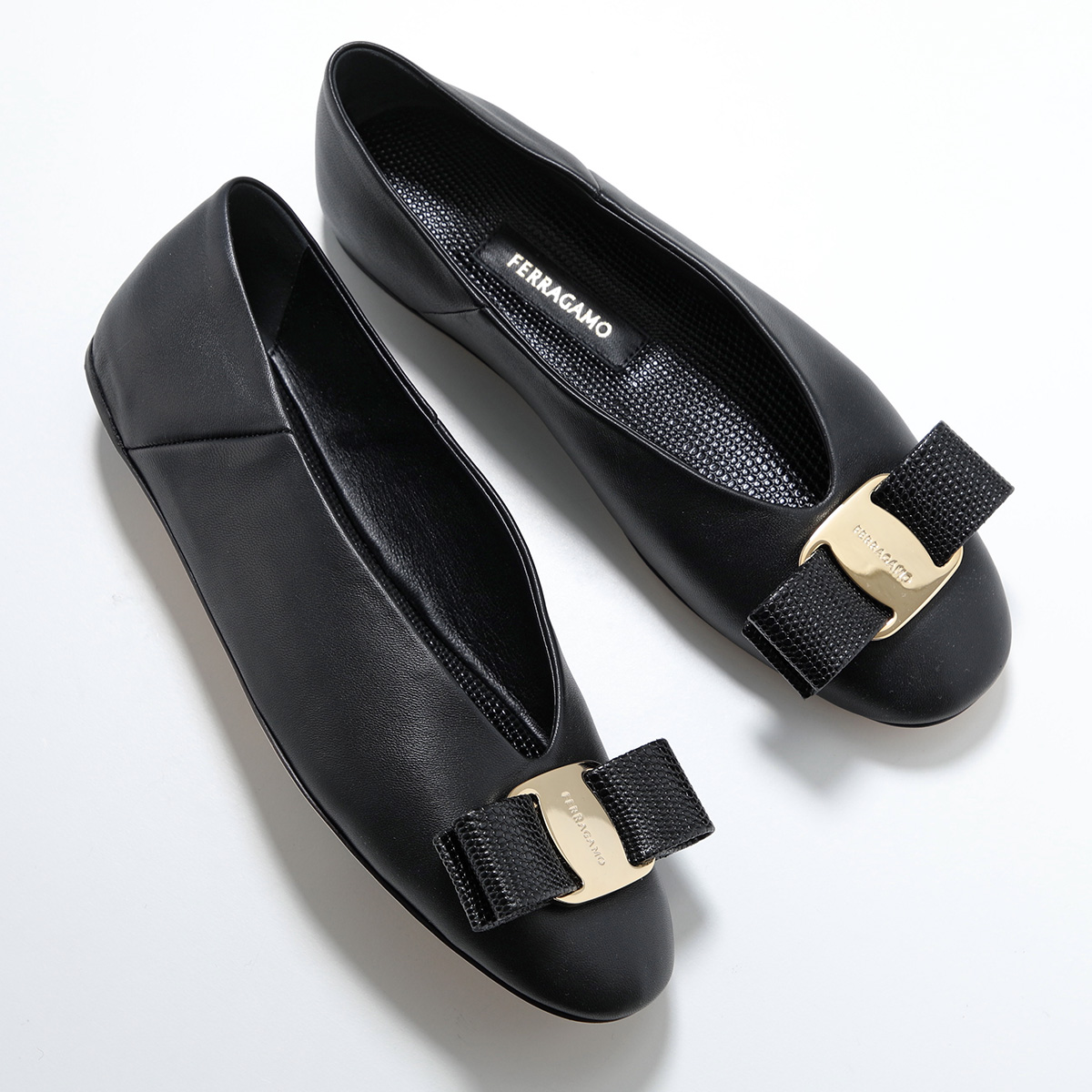 Salvatore Ferragamo サルヴァトーレフェラガモ ヒール リボン フラットパンプス レザー パンプス  ブラック レディース FERRAGAMO（フェラガモ） リボン パンプス エナメル レディース