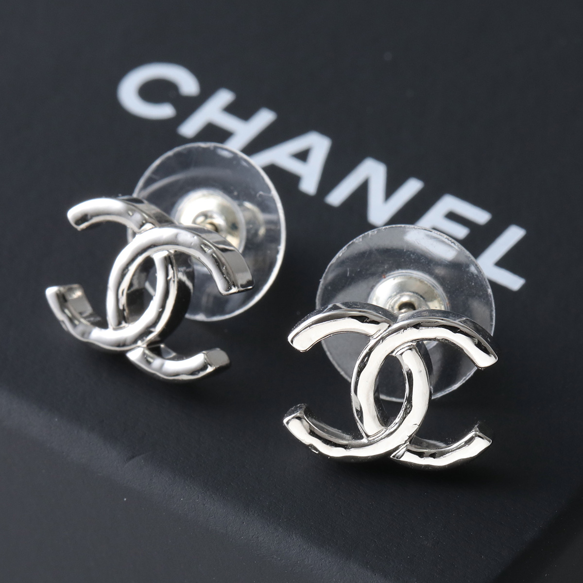 Chanel ロゴデザイン スタッドピアス CHANEL（シャネル） スタッドピアス ABH288 B23570 レディース ココ