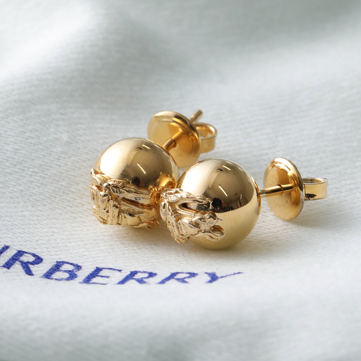 バーバリー　新作　EKD フープイヤリング　ゴールド BURBERRY（バーバリー） ピアス LJ EKD SPHERE STUD CRR 8100979