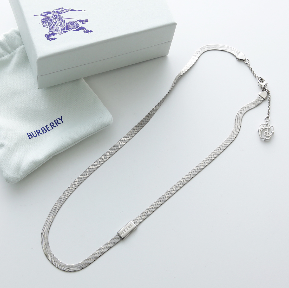 BURBERRY メタル オーバル型 ネックレス BURBERRY（バーバリー） ネックレス MJ CHECK ENGRAVED NECK