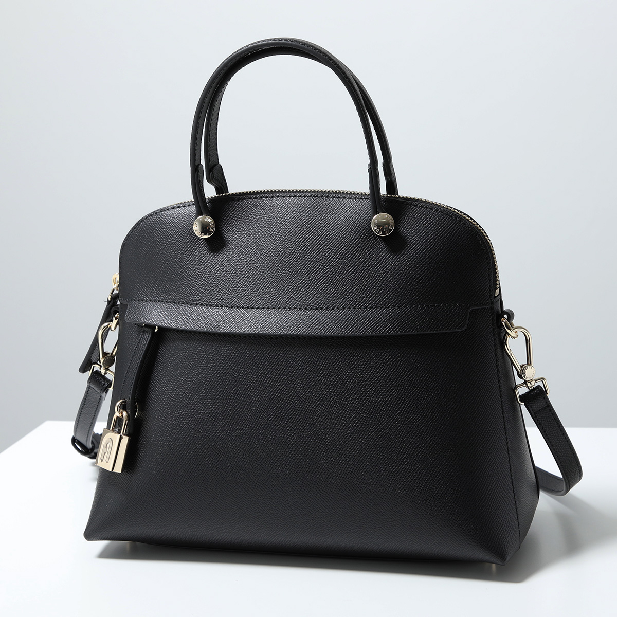 極美品✨フルラ M アレックス ドーム 2way ショルダーバッグ 黒 レザー FURLA（フルラ） ハンドバッグ CLASSIC M DOME クラシック M ドーム