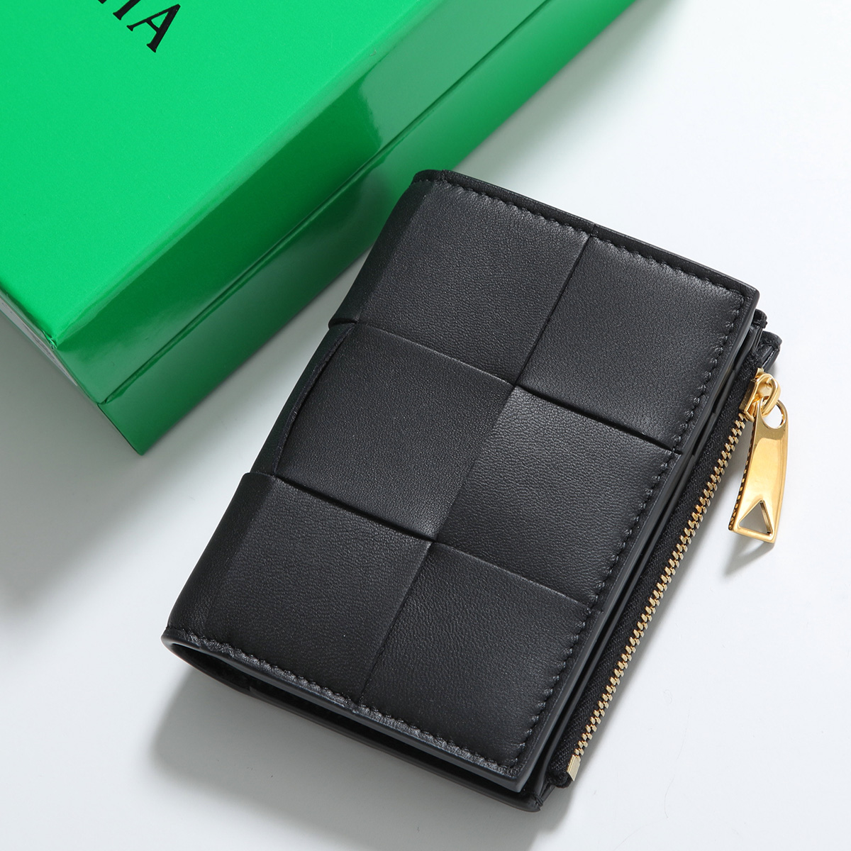 BOTTEGA VENETA（ボッテガ・ヴェネタ） 二つ折り財布 CASSETTE