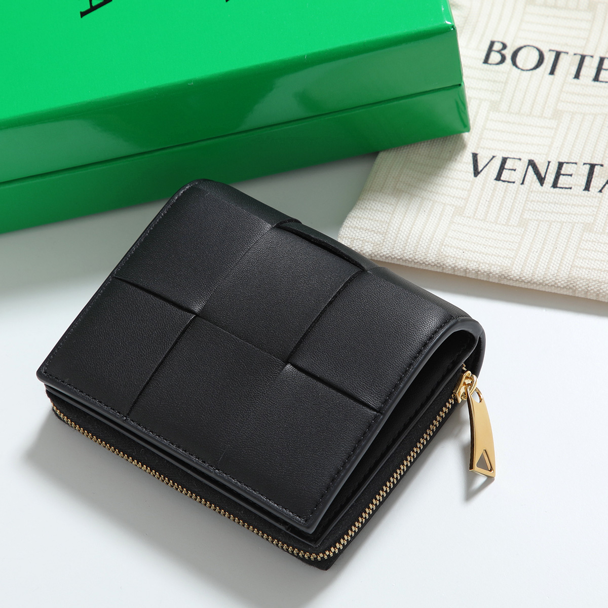 BOTTEGA VENETA（ボッテガ・ヴェネタ） 二つ折り財布 CASSETTE