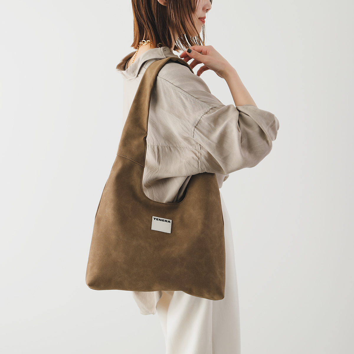 TENERA テネラ トートバッグ Suede Triangle Large Hobo トライアングル ラージ ホーボーバッグ レディース スエードコレクション 鞄 カラー2色の画像