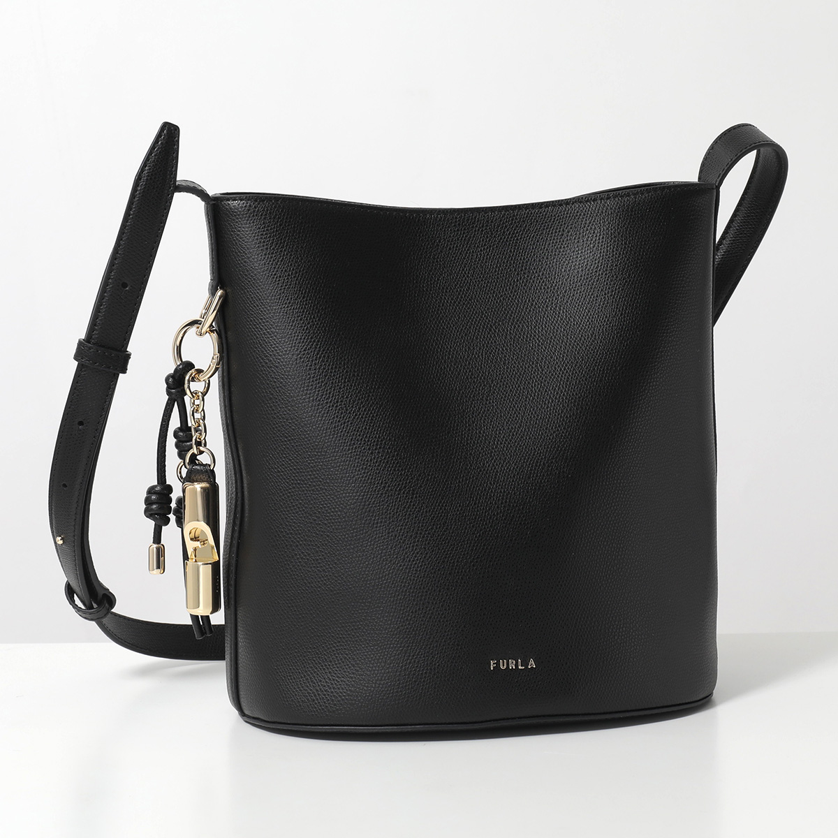 【美品】FURLA ショルダーバッグ 2WAY 斜めチャック レザー ブラック FURLA（フルラ） バッグ レディース ショルダーバッグ アウトレット