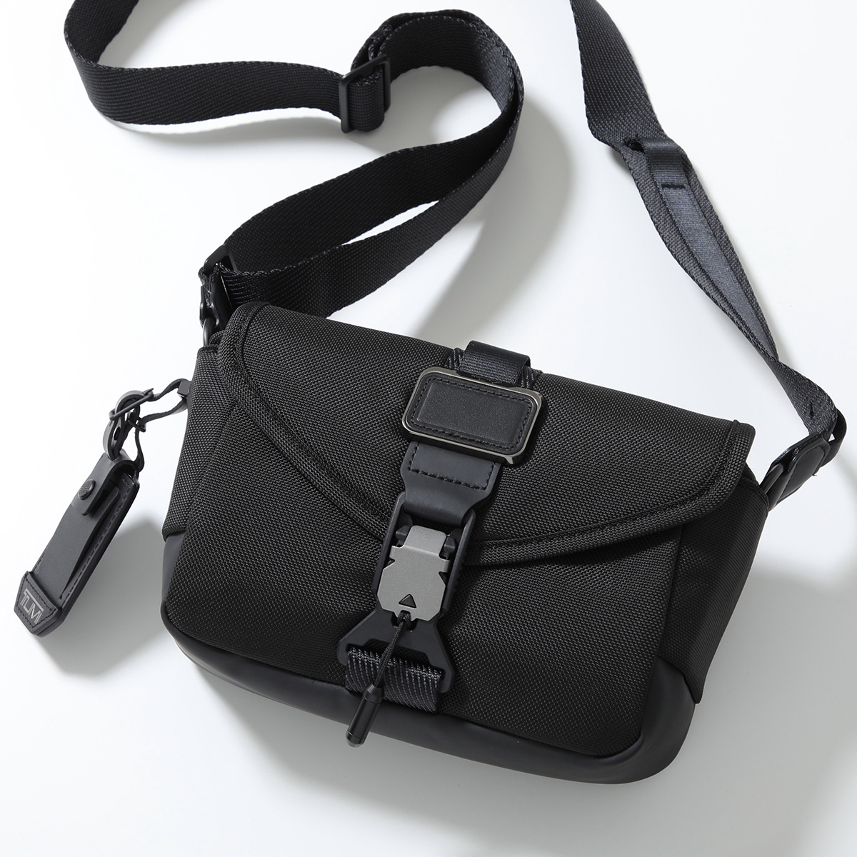 TUMI（トゥミ） ショルダーバッグ COMPASS FLAP CROSSBODY 146685-1041