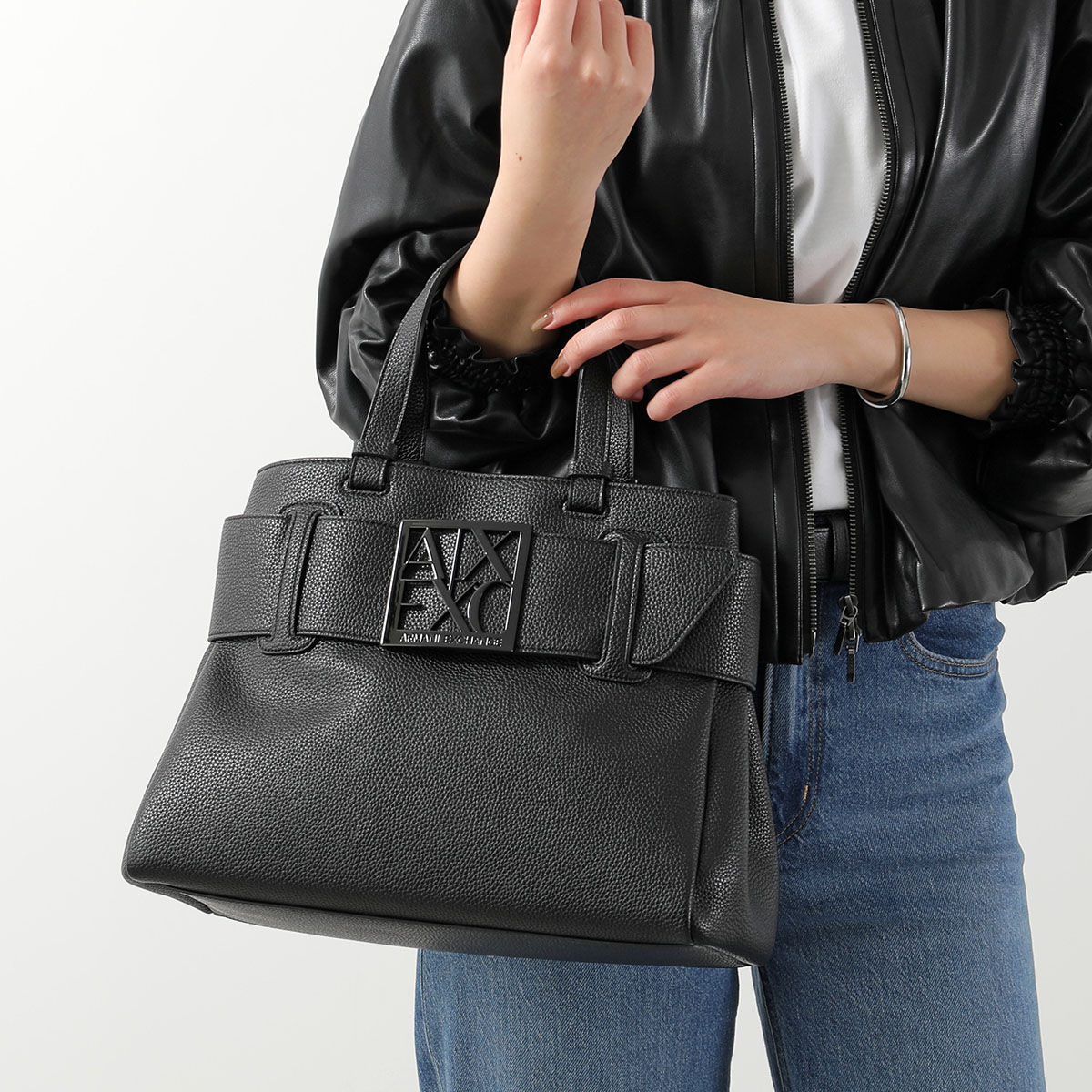 A/X ARMANI EXCHANGE アルマーニ エクスチェンジ ハンドバッグ XW000285 AF11902 レディース エコレザー ショルダーバッグ BOXロゴバックル 鞄 UC001/BLACKの画像