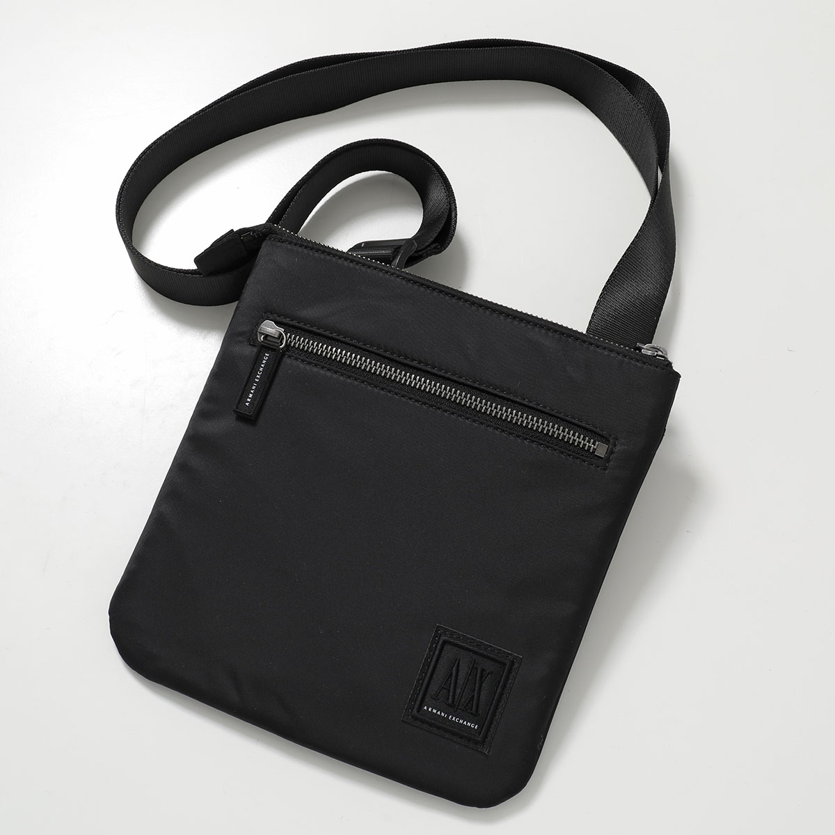 A/X ARMANI EXCHANGE アルマーニ エクスチェンジ ショルダーバッグ XM000105 AF15129 メンズ ナイロン クロスボディ ロゴ 鞄 UC001/BLACKの画像