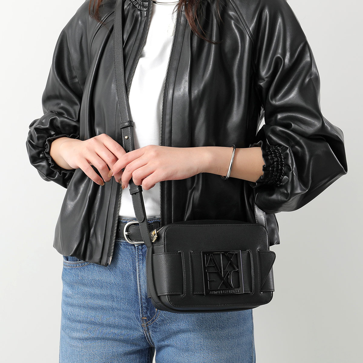 アルマーニ コレツィオーニ ショルダーバッグ ポシェット エナメル 2WAY 黒 アルマーニ(EMPORIO ARMANI)|エナメルショルダーバッグ|【ハードオフ