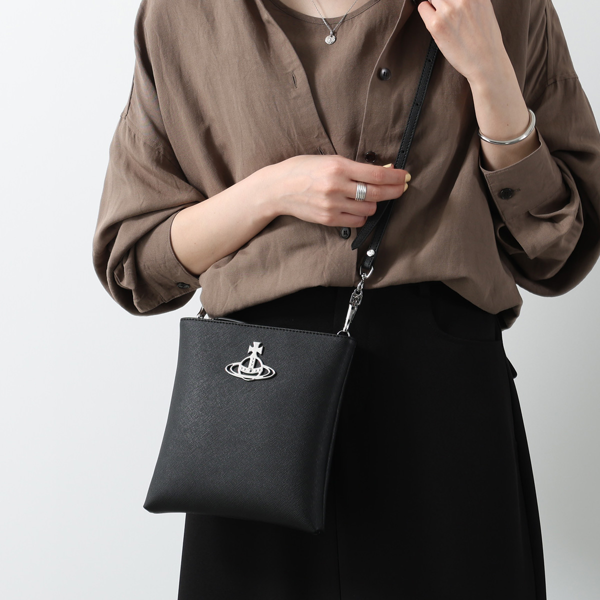 【未使用級】ヴィヴィアンウエストウッド ショルダーバッグ がま口 レザー オーブ Vivienne Westwood（ヴィヴィアンウエストウッド） ショルダーバッグ