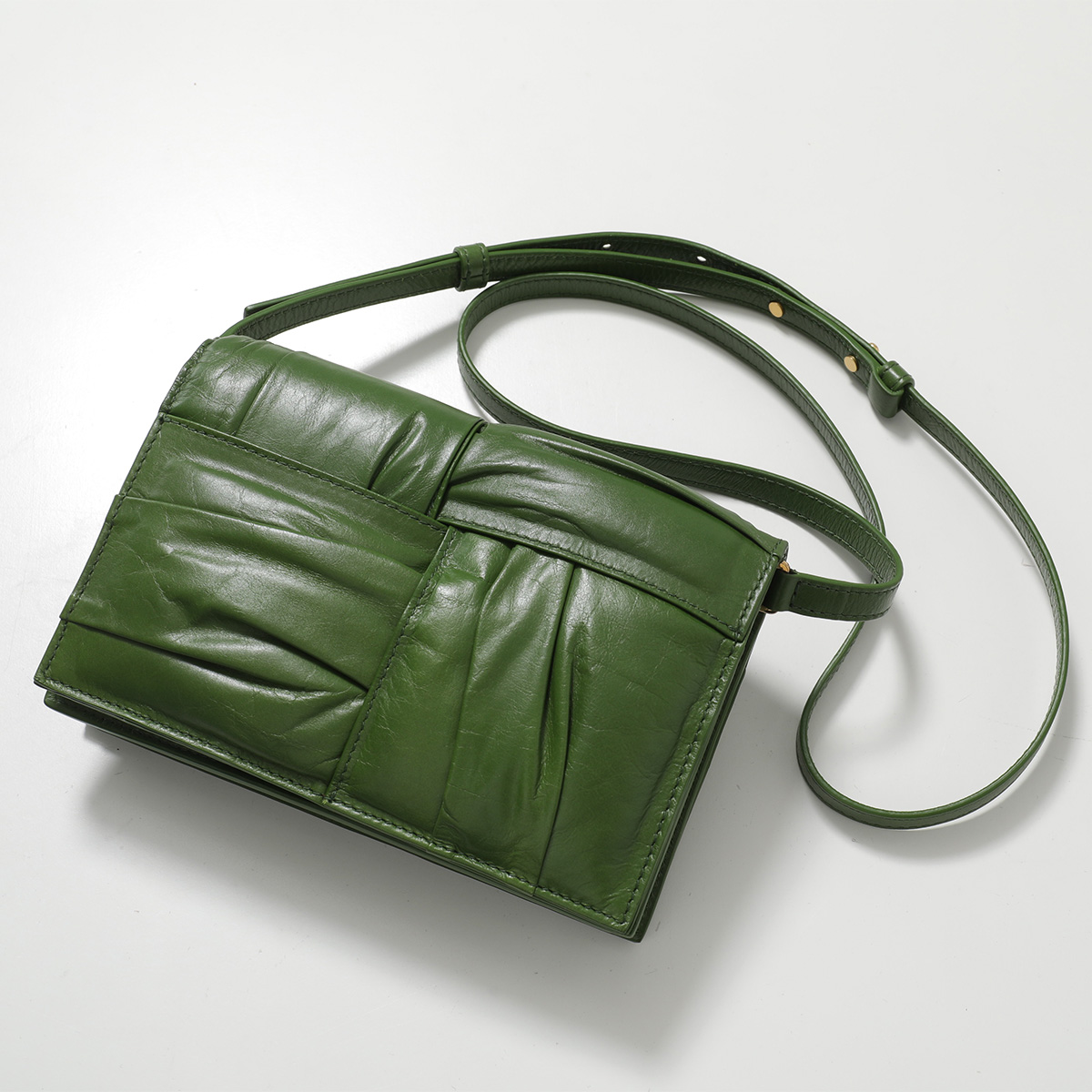 ボッテガヴェネタ ショルダーバッグ クロスボディバッグ レザー レディース BOTTEGAVENETA 【1-0252060】 ボッテガヴェネタ BOTTEGA VENETA 666688 VMAY1 ショルダーバッグ