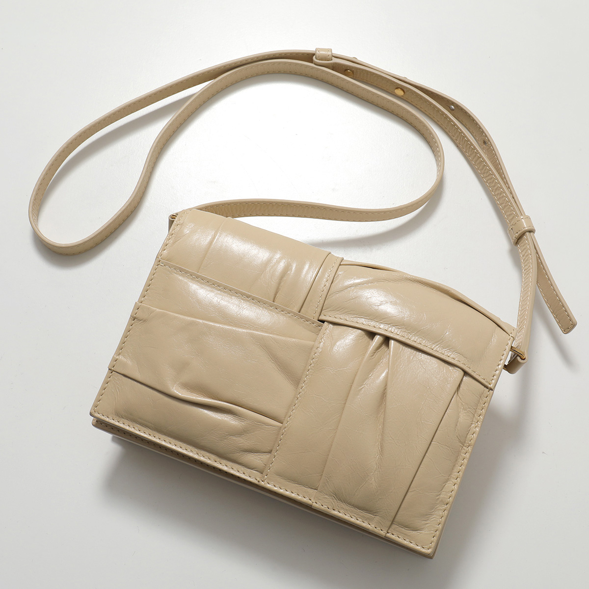 ボッテガヴェネタ ショルダーバッグ美品 BOTTEGA VENETA（ボッテガ・ヴェネタ） ショルダーバッグ カセット