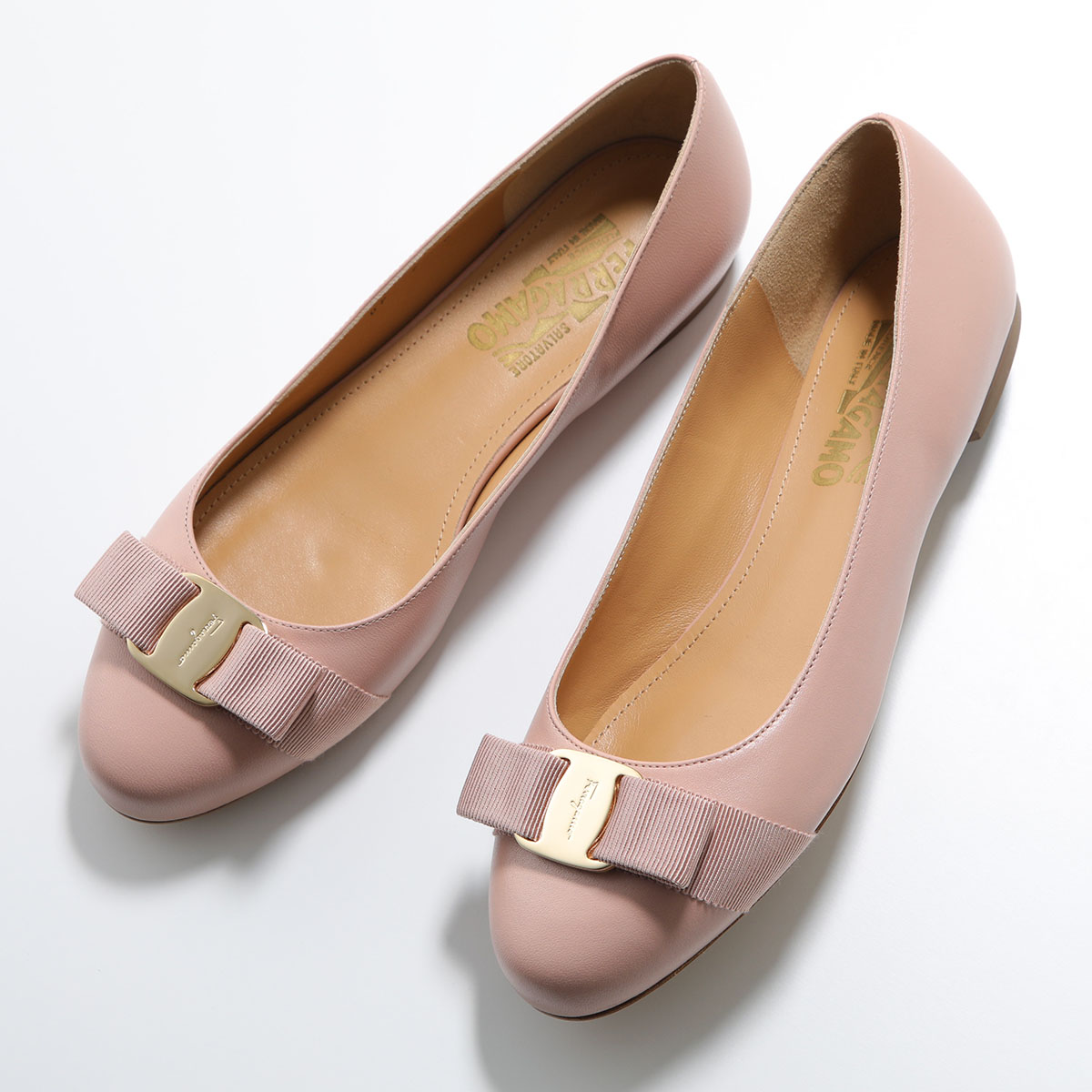 フェラガモ パンプス　バイカラー　7d ベージュ キルティング バレエシューズ FERRAGAMO（フェラガモ） バレエシューズ VARINA SOF ヴァリナ 0774595