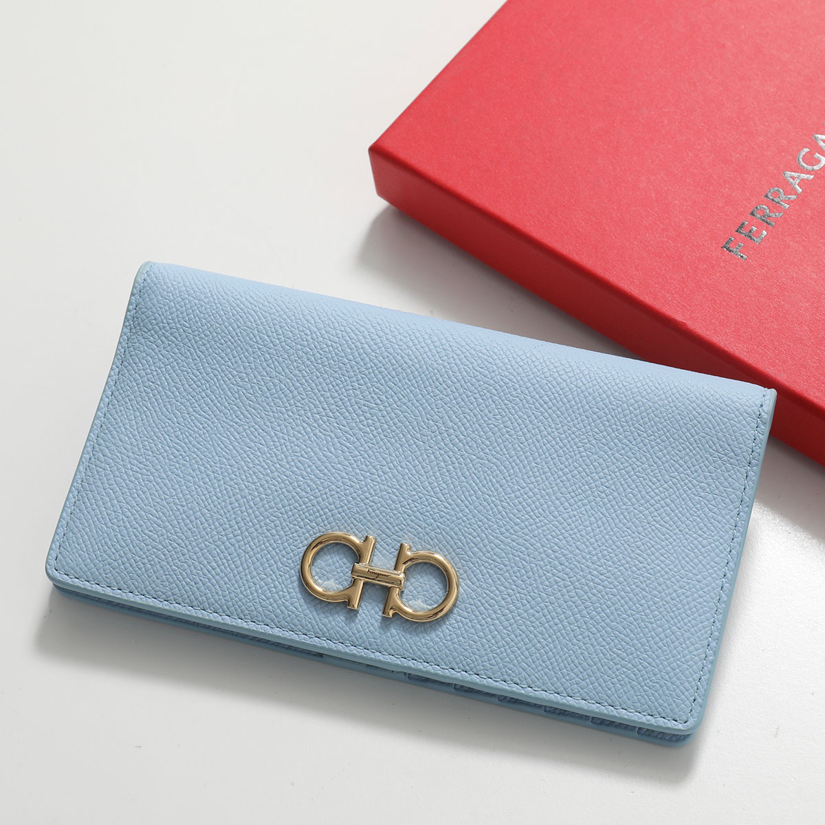 FERRAGAMO（フェラガモ） 二つ折り長財布 GANCINI ガンチーニ 22D779