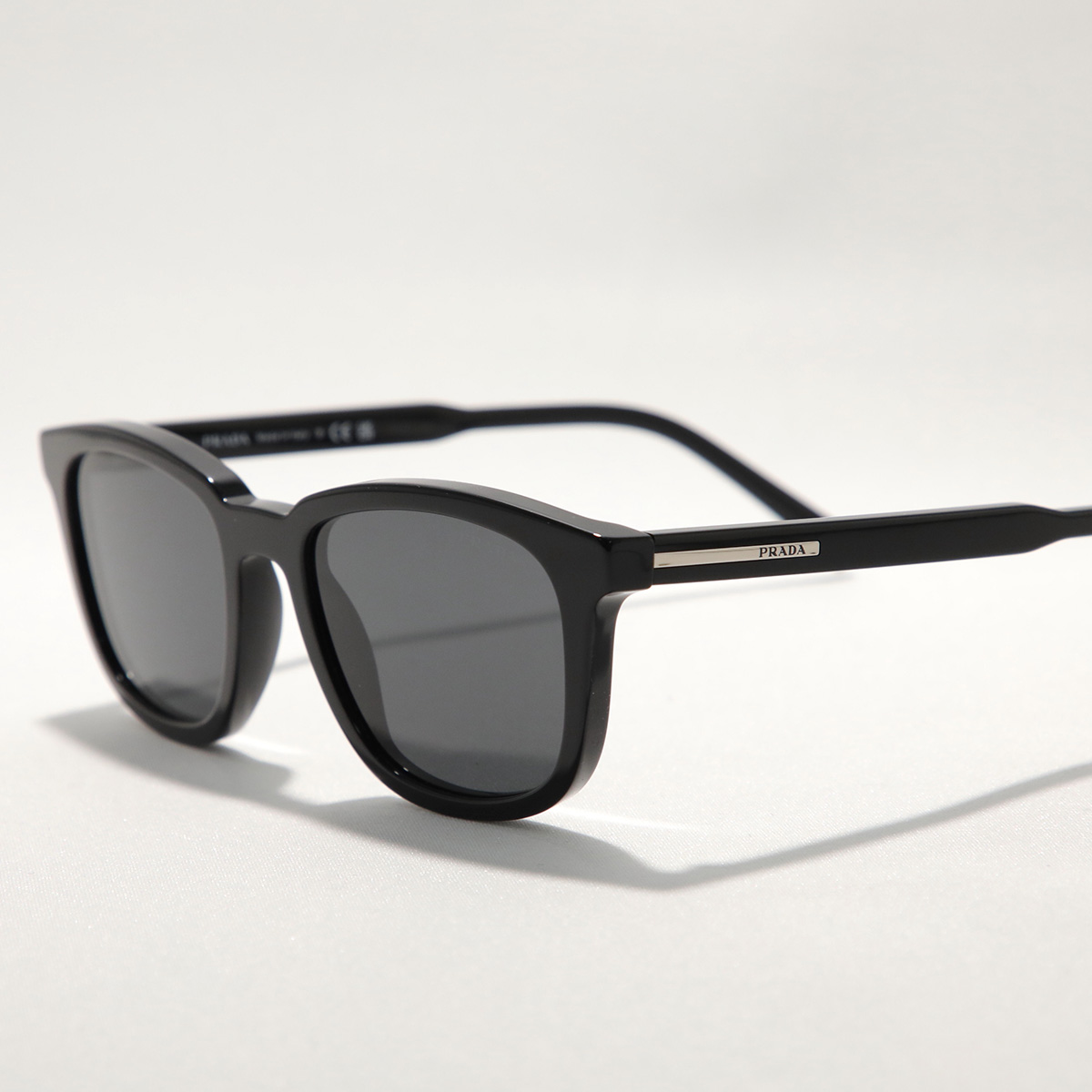 クリアフレーム サングラス（PRADA／ファッション）（性別：レディース