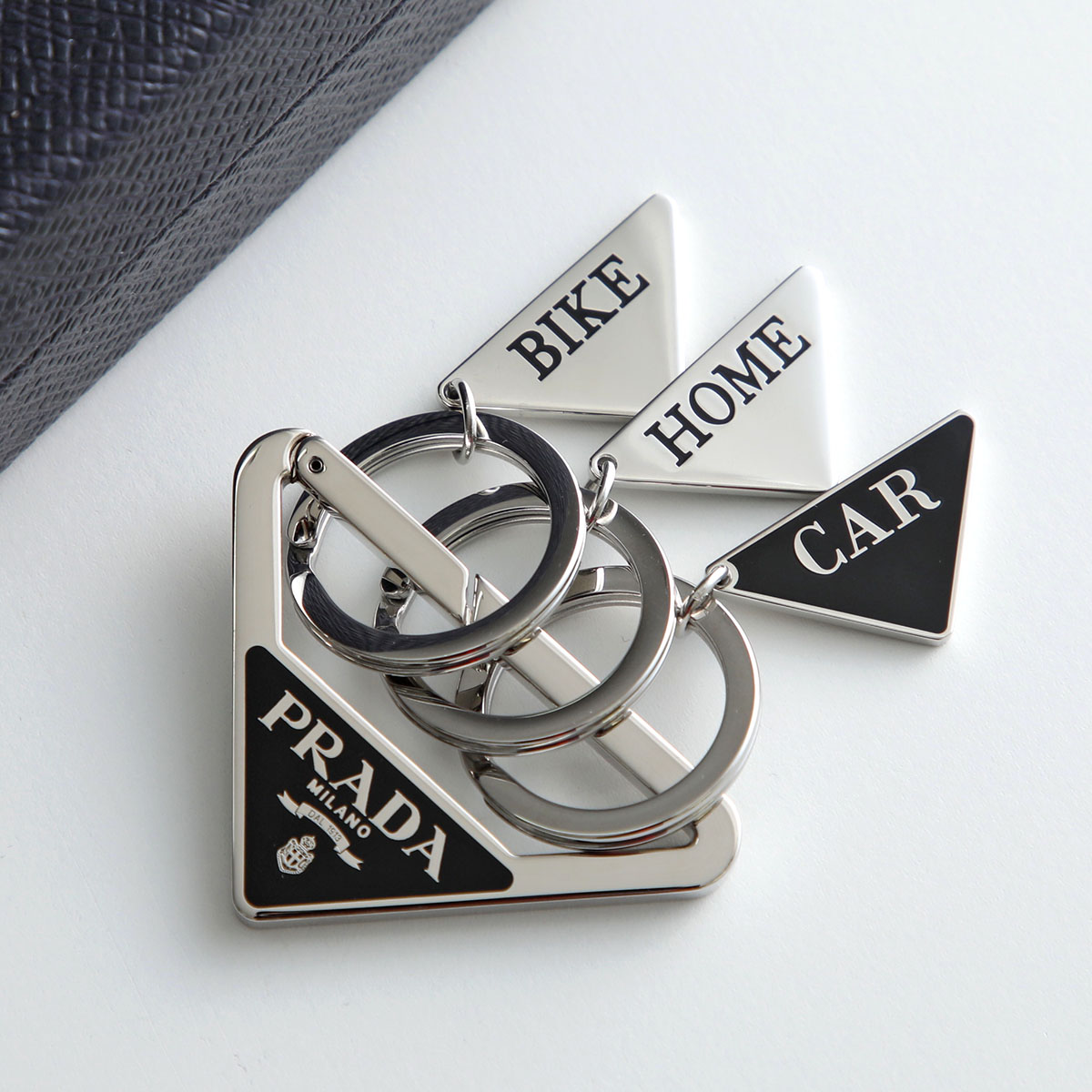 PRADA プラダ キーリング 2PS065 66A メンズ レディース キーチェーン キーホルダー アクセサリー スティール トライアングルロゴ F0002/NEROの画像
