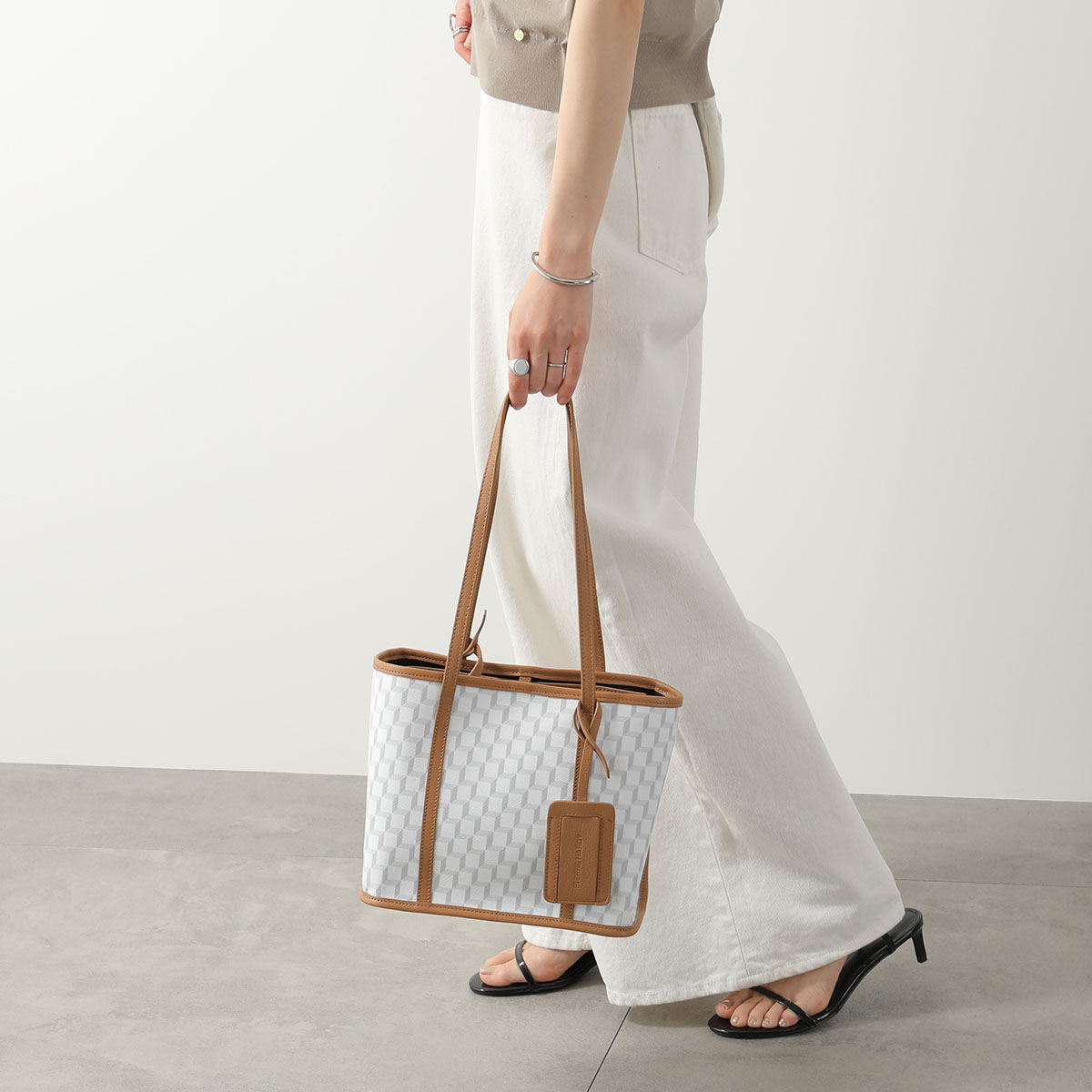 美品　PIERRE HARDY　定価13万トートバッグ　コーティングキャンバス PIERRE HARDY（ピエールアルディ） トートバッグ CAB MINI キャブ