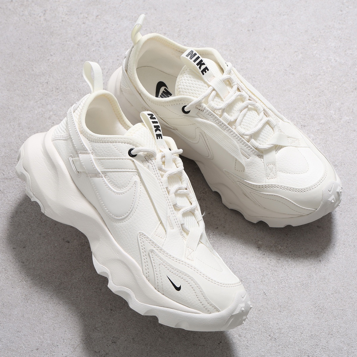 [タグ付き新品未使用] NIKE TC7900 ホワイト tc7900 nikeのおすすめ人気商品一覧 通販 - Yahoo!ショッピング