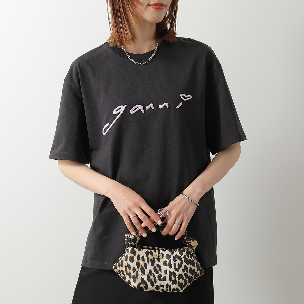 GANNI ガニー Tシャツ Heavy cotton Jersey A1050187 11038 レディース カットソー ロゴ刺繍 コットン クルーネックの画像