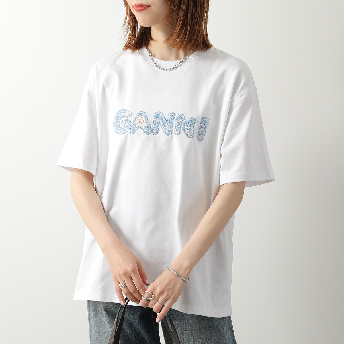 GANNI ガニー Tシャツ Heavy cotton Jersey A1050188 11038 レディース カットソー ロゴ刺繍 フラワー コットン クルーネックの画像
