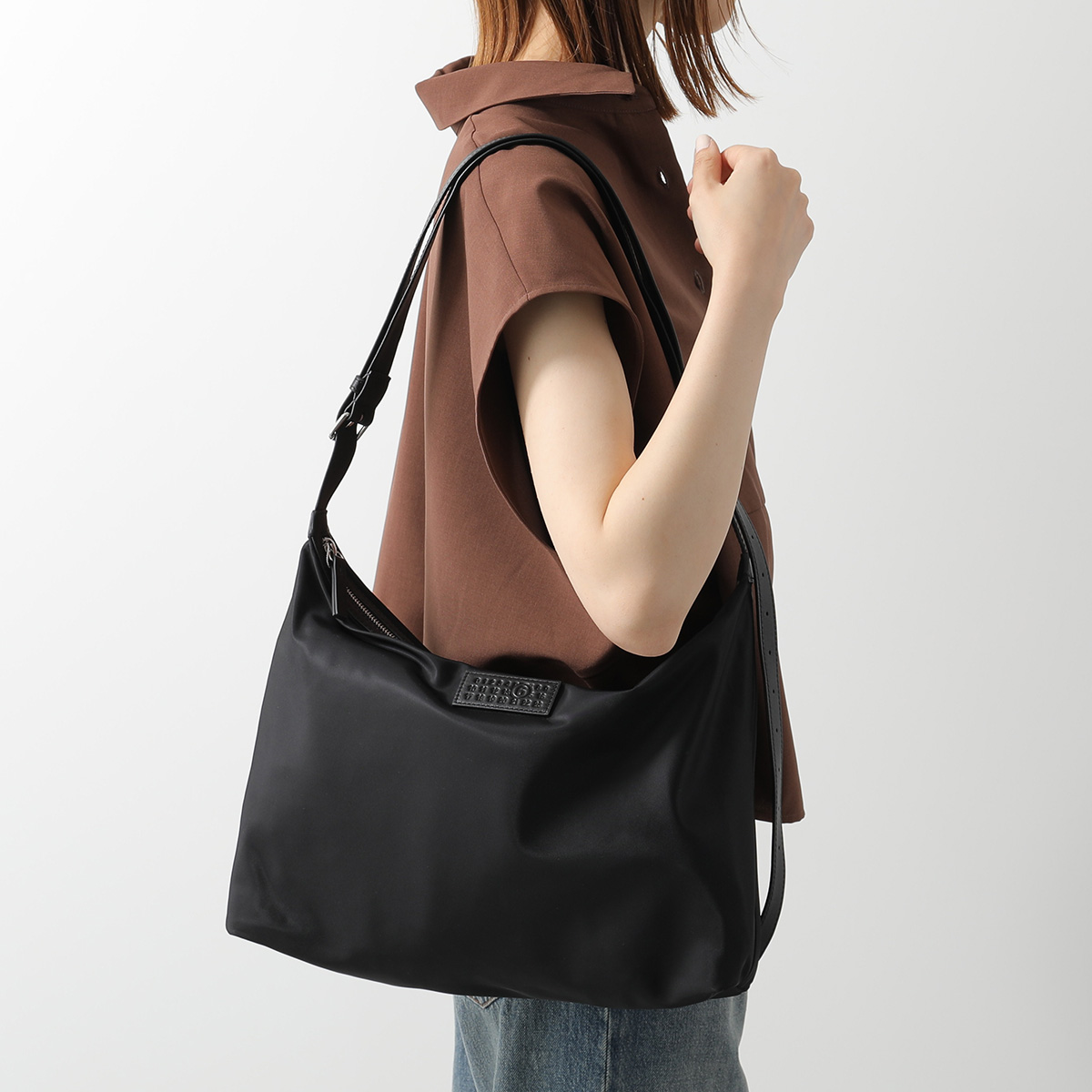 MM6 エムエムシックス メゾンマルジェラ ショルダーバッグ Numeric ニューメリック SB6WG0024 P9062 レディース クロスボディ T8013 SB6WG0024P9062T8013の画像
