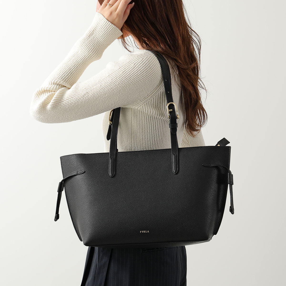 FURLA（フルラ） トートバッグ AVA M TOTE WITH ZIP アヴァ WB02069