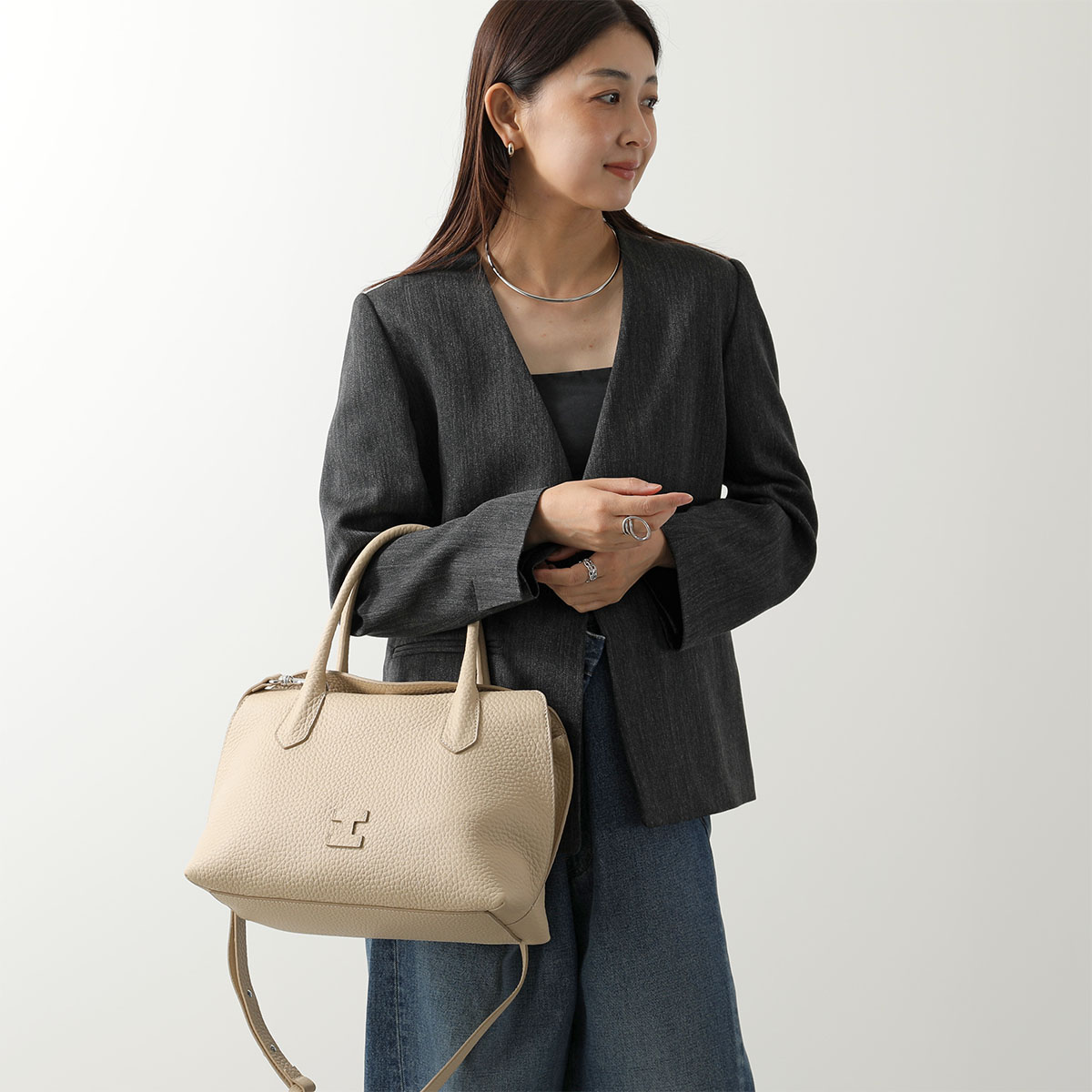 IACUCCI イアクッチ ハンドバッグ ALBA M アルバ 6251 レディース レザー ショルダーバッグ クロスボディ ロゴ 鞄の画像