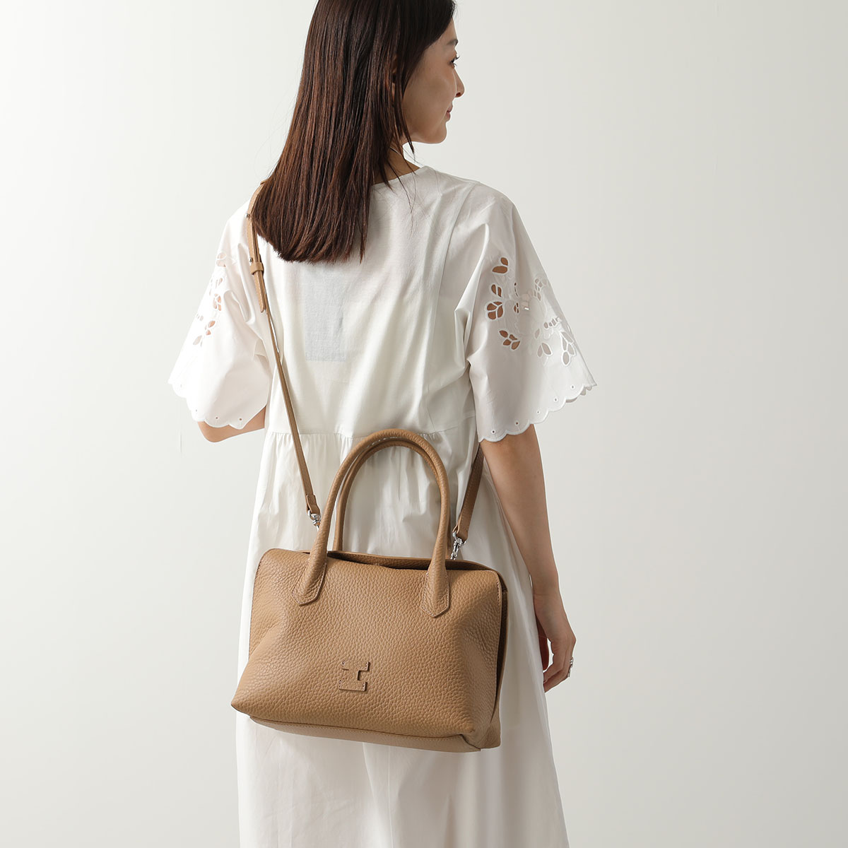 IACUCCI イアクッチ ハンドバッグ ALBA M アルバ 6251 レディース レザー ショルダーバッグ クロスボディ ロゴ 鞄の画像