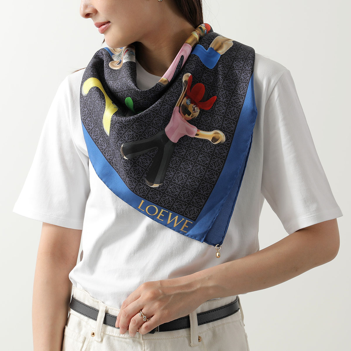 LOEWE ロエベ スカーフ FSA1SS7X01 レディース ACROBAT アクロバット プリント シルク 90×90 正方形 ロゴ 5387/NAVYBLU FSA1SS7X015387の画像