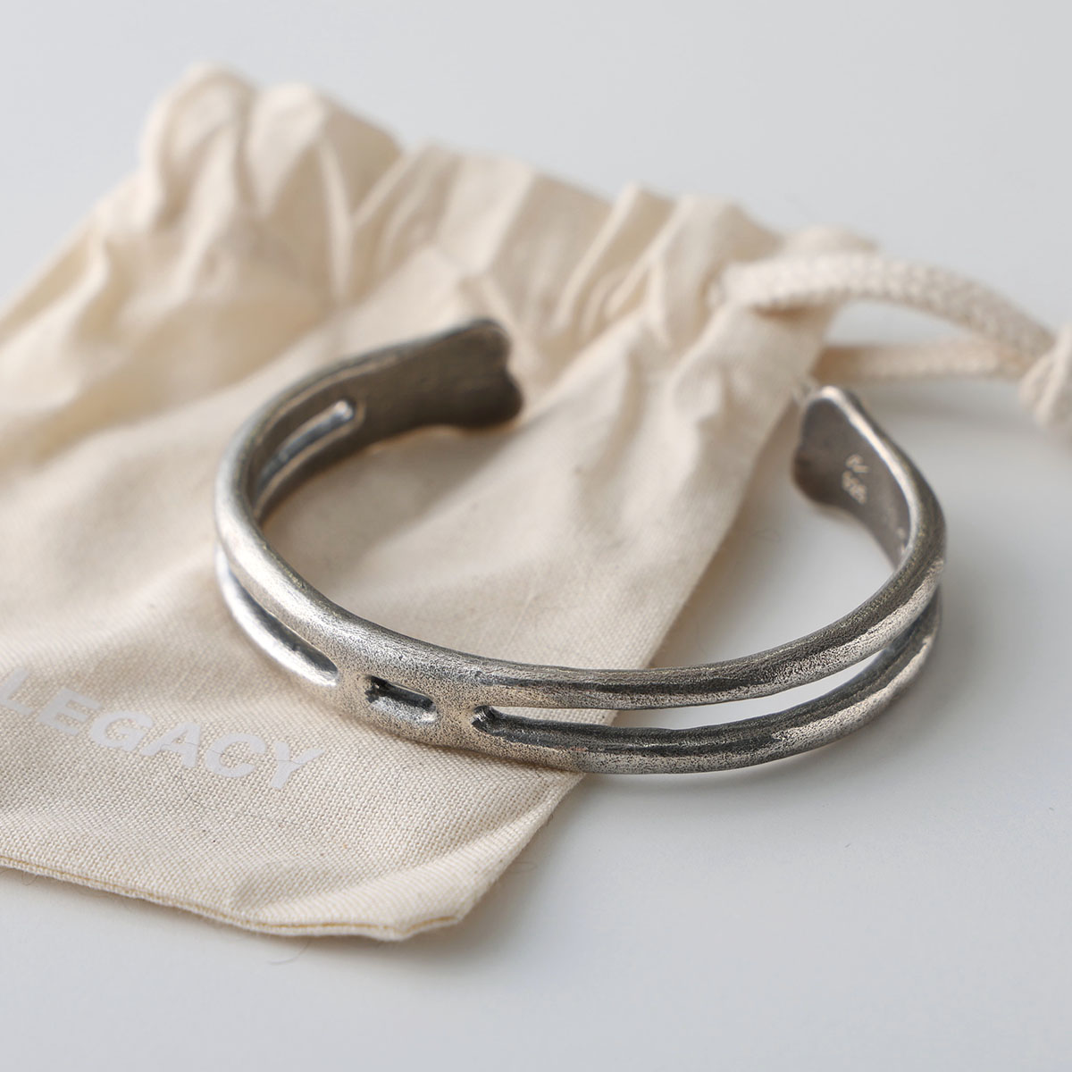 OUR LEGACY アワーレガシー バングル KNOCHEN BANGLE ノッヘン A4218KBS メンズ ブレスレット Silver925 アクセサリー Silverの画像