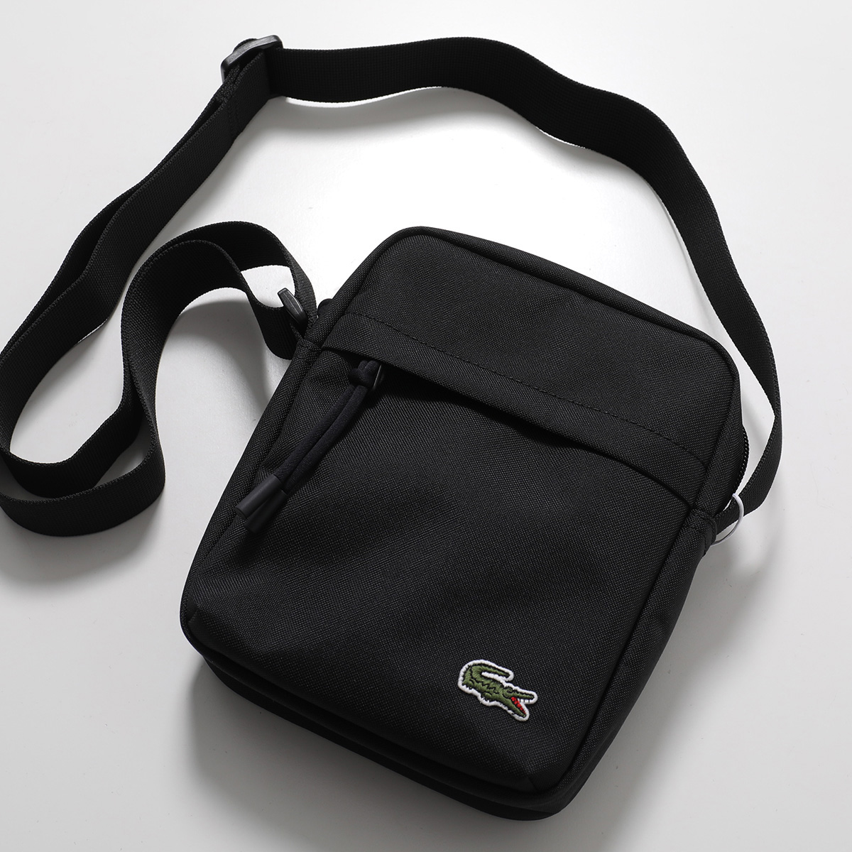 LACOSTE ブラック ショルダーバッグ LACOSTE（ラコステ） ショルダーバッグ NU4788NE メンズ カメラバッグ