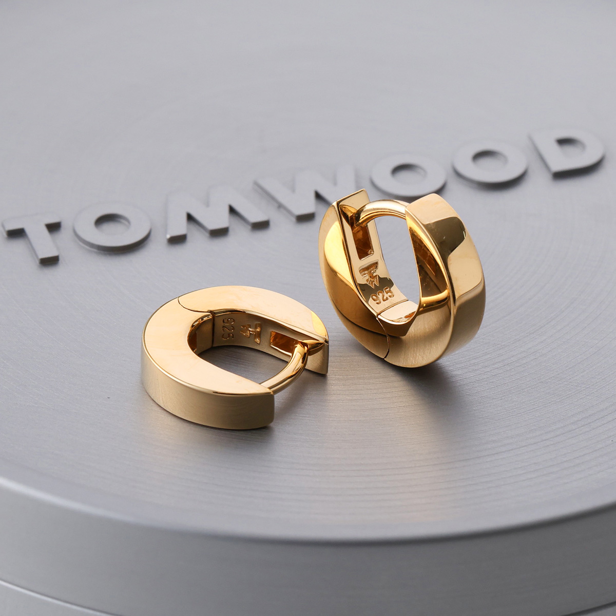 TOM WOOD（トムウッド） ピアス Beck Huggies Gold ベック ハギーズ