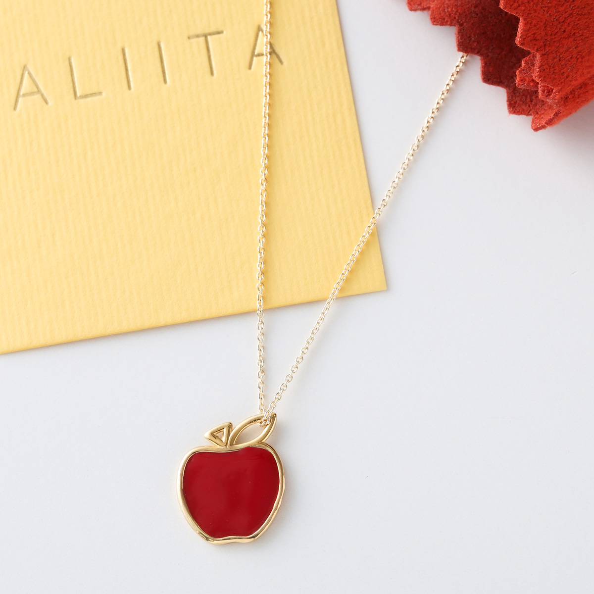 ALIITA アリータ ネックレス MANZANA PRISMA NECKLACE ROLO レディース リンゴ アップル モチーフ エナメル ペンダント G2000/YELLOW-GOLD-9KTの画像