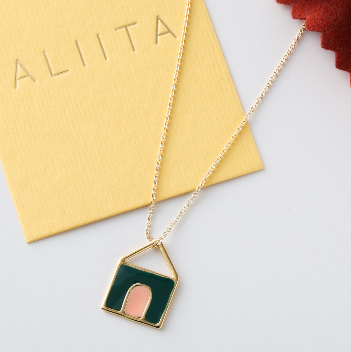 ALIITA アリータ ネックレス CASITA PRISMA NECKLACE ROLO レディース 家 ハウス モチーフ エナメル ペンダント アクセサリー K1F00/YELLOW-GOLD-9KTの画像
