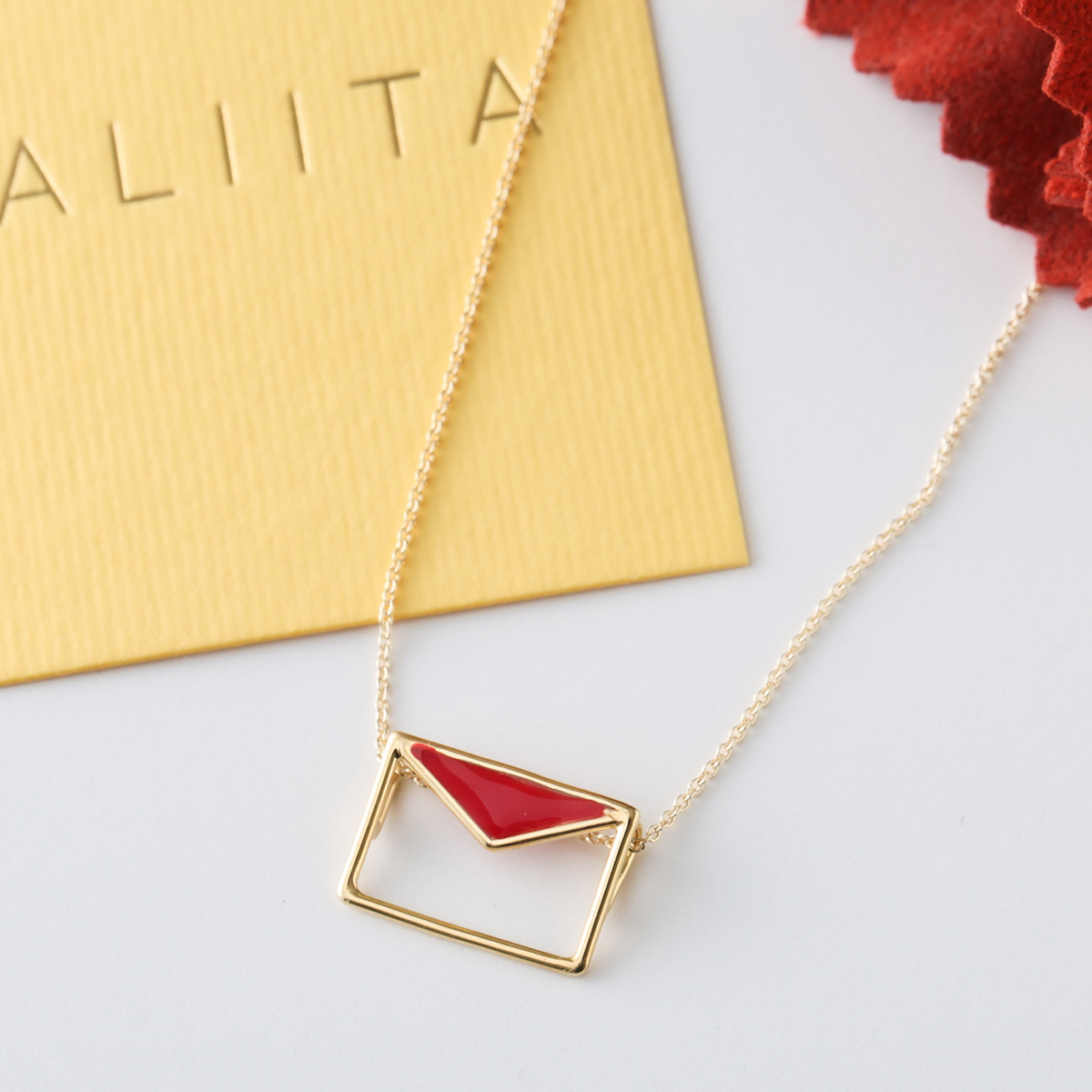 ALIITA アリータ ネックレス CARTA PRISMA NECKLACE ROLO レディース 手紙 レター モチーフ エナメル ペンダント アクセサリー G2000/YELLOW-GOLD-9KTの画像