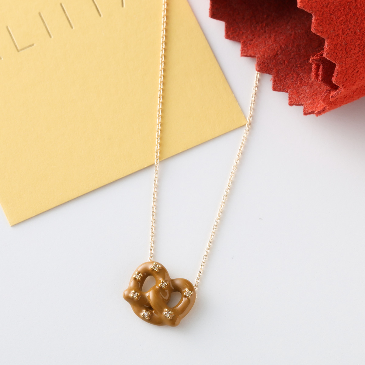 ALIITA アリータ ネックレス PRETZAL BRILLANTE ENAMEL NECKLACE レディース プレッツエル ダイヤモンド エナメル ペンダント H5000/YELLOW-GOLD-9KTの画像