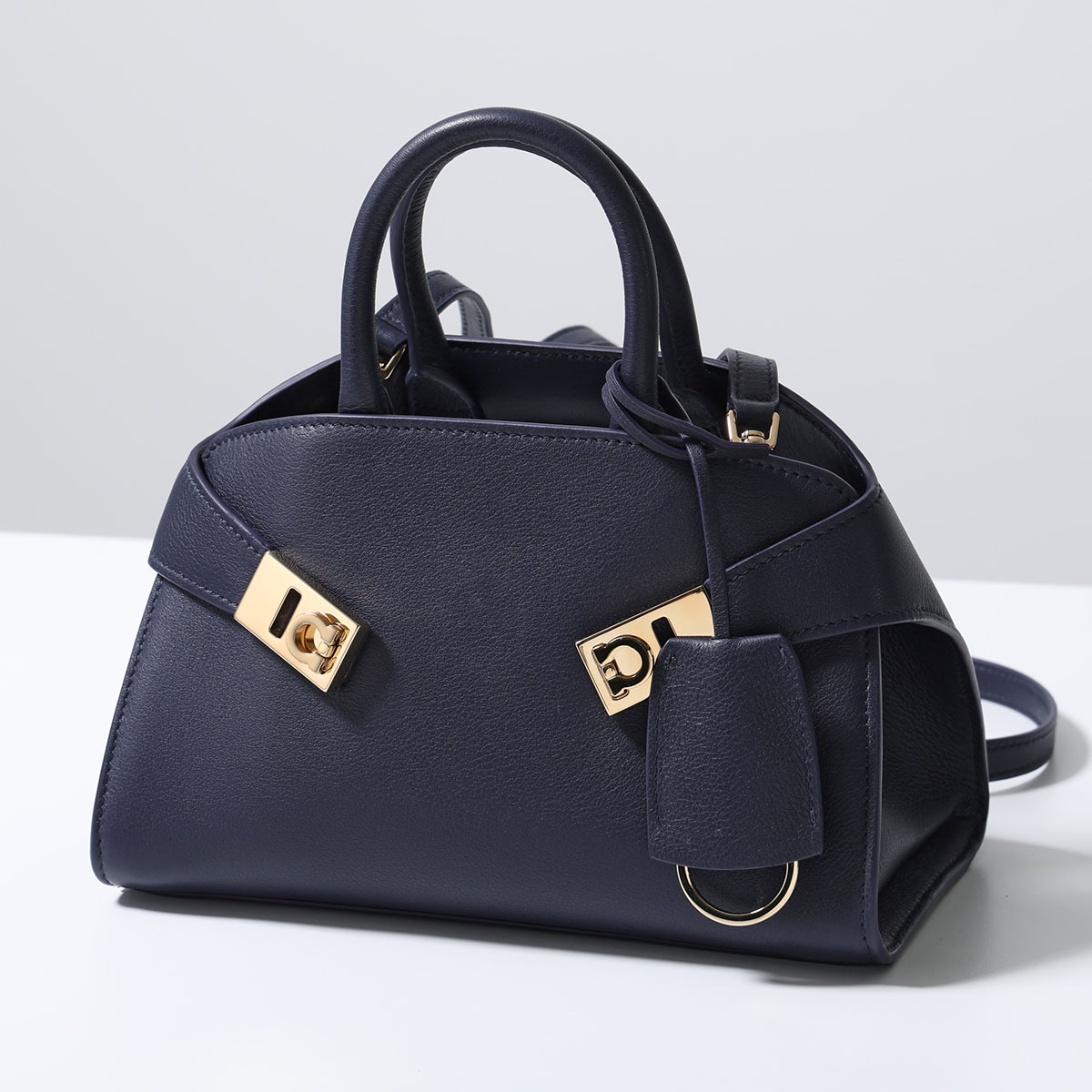 FERRAGAMO（フェラガモ） ハンドバッグ HUG MINI ハグ ミニ 215975