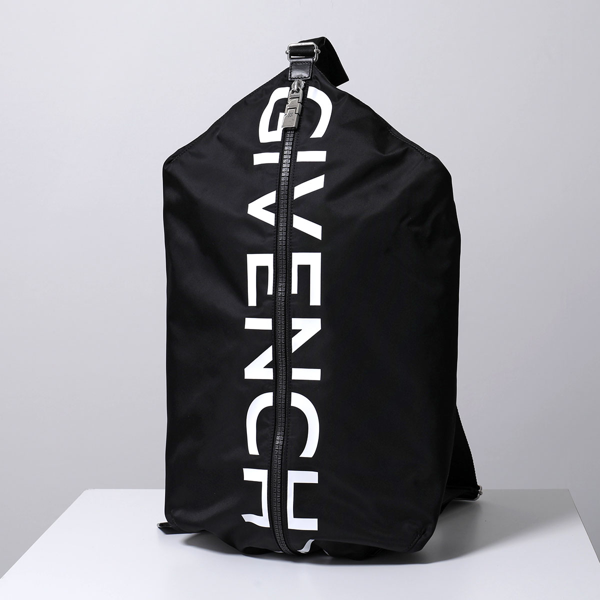 GIVENCHY ジバンシィ バックパック G-ZIP BACKOACK M BK50A8K1VF メンズ リュック ハンドバッグ ロゴ Gジップ 鞄 バッグ 004/BLACK/WHITEの画像
