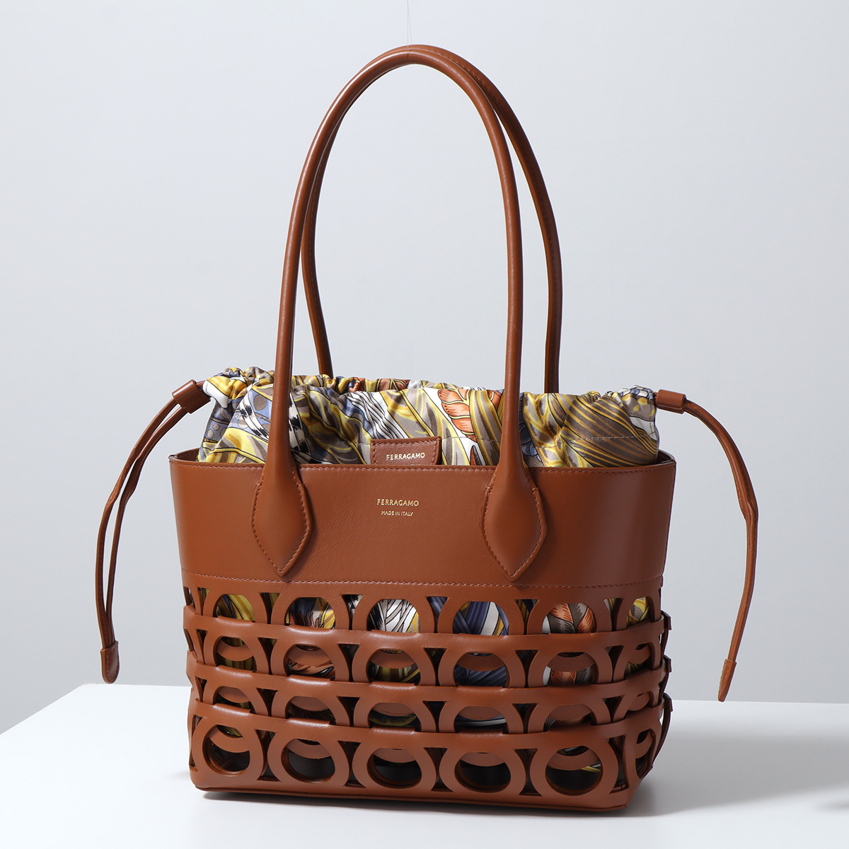 FERRAGAMO（フェラガモ） トートバッグ 21A229 789991 レディース