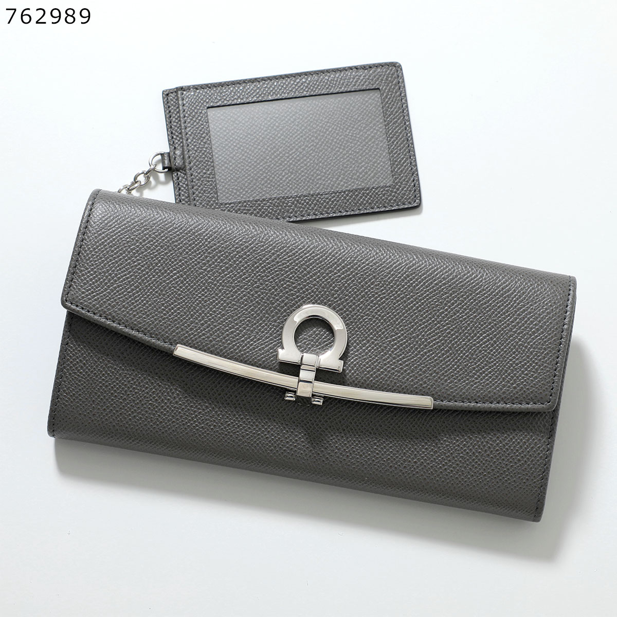 サルバトーレ フェラガモ 長財布 ガンチーニ グレージュ ゴールド金具 レザー FERRAGAMO（フェラガモ） 二つ折り長財布 22D150 レディース レザー