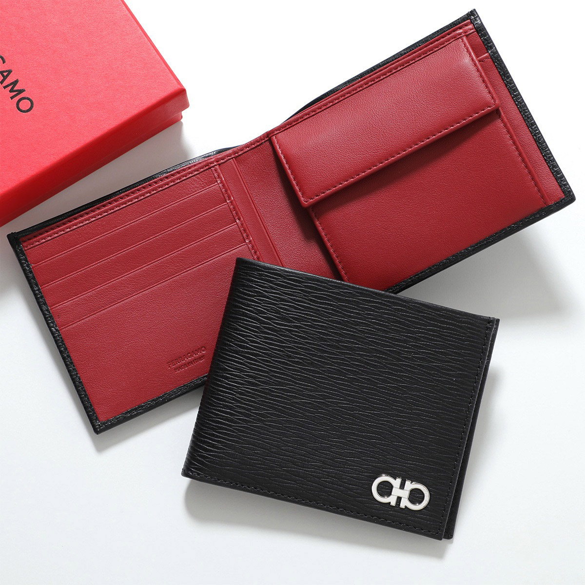 【新品】Salvatore Ferragamoフェラガモ 二つ折り財布 赤×黒 FERRAGAMO（フェラガモ） 二つ折り財布 66A065 685986 メンズ レザー